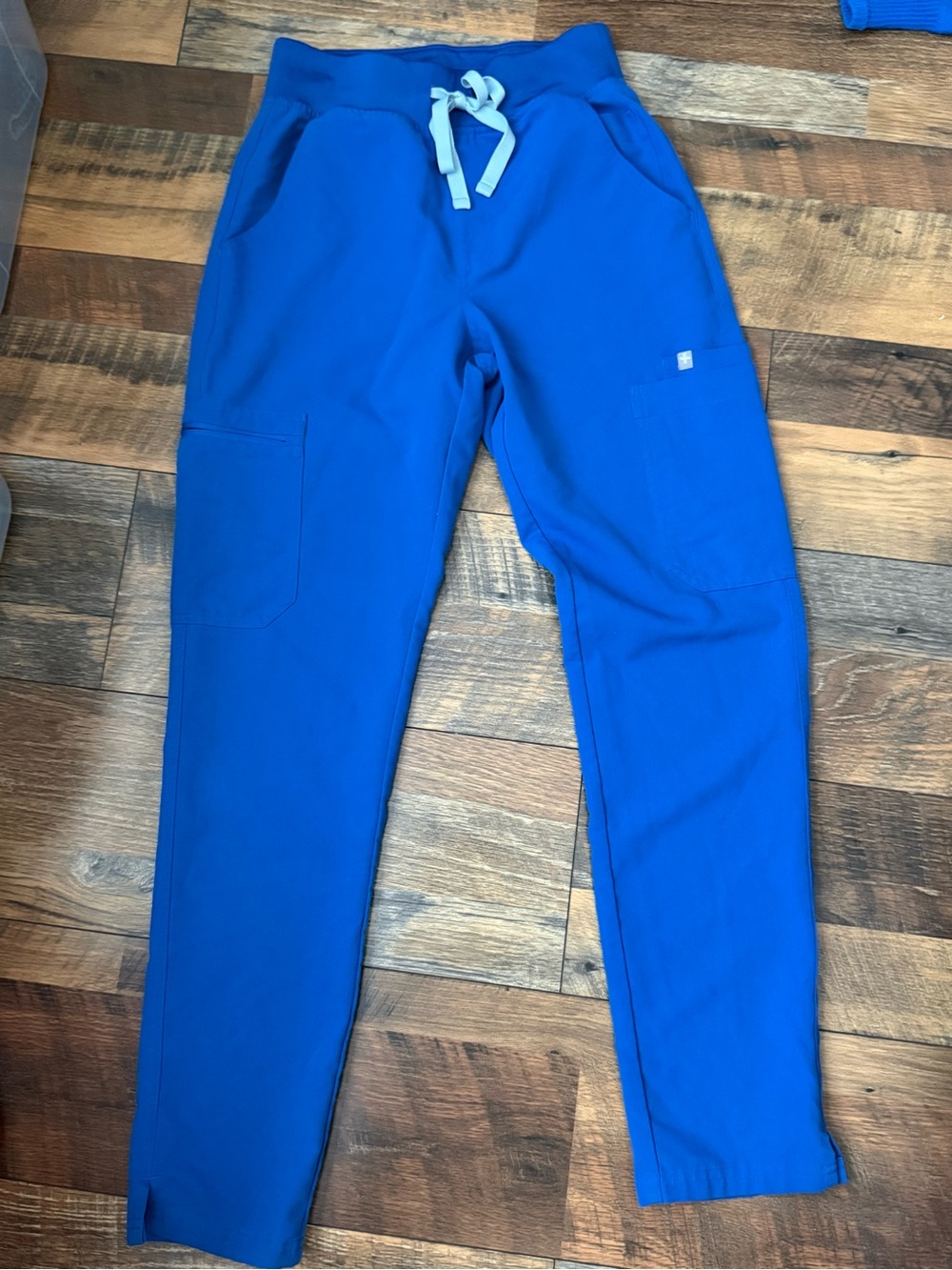 Figs Women’s Scrub Set - Cobalt Blue Catarina Top (XXS)& Livingston Pants(XS) - Picture 5 of 6